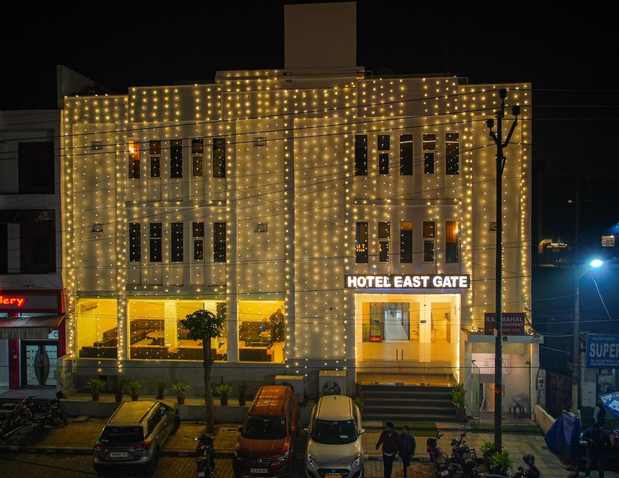 Hôtel Dazzling East Gate à Agra  Extérieur photo